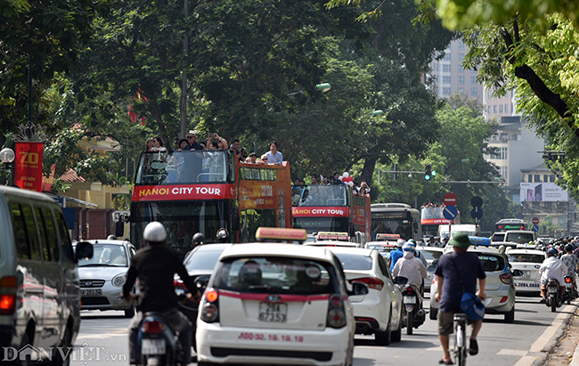 anh cuoi xe buyt 2 tang mui tran vi vu quanh ha noi