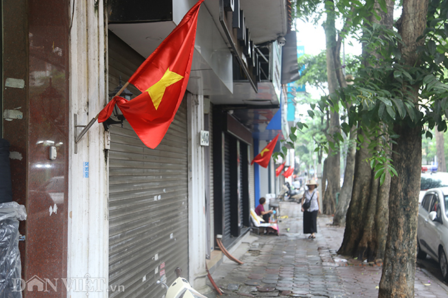 ha noi treo co ru ngay quoc tang nguyen chu tich nuoc le duc anh