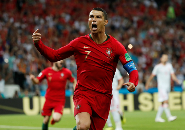 ronaldo lap hat trick bo dao nha hoa tay ban nha