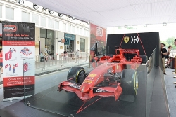 Chiêm ngưỡng siêu xe F1 Ferrari ngay tại Hồ Gươm