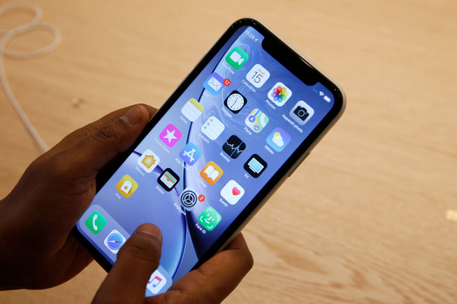 iphone xr 2020 se co man hinh oled ifan mo co trong bung