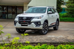 toyota avanza moi 2019 ve dai ly gia tu 544 trieu dong