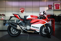 ducati ra mat panigale v4 ban gioi han nham vinh danh huyen thoai