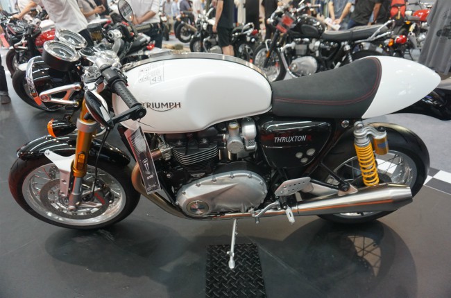 xuyt xoa ngam bach ma triumph thruxton r gia hon nua ty dong