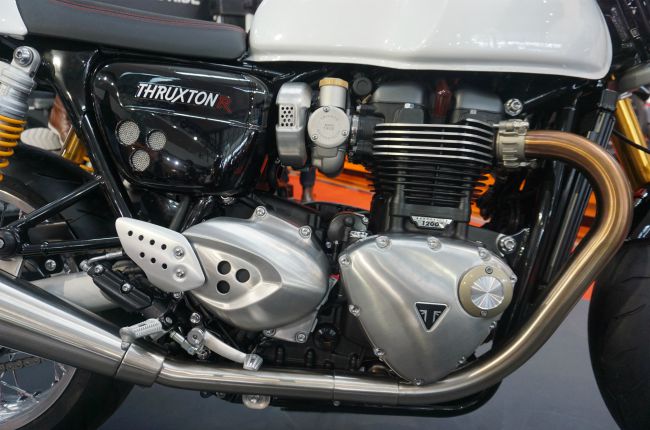 xuyt xoa ngam bach ma triumph thruxton r gia hon nua ty dong