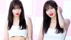 nu hoang sexy hyuna nhan gach da vi loat anh mac vay ngan nga ngon tren di vang