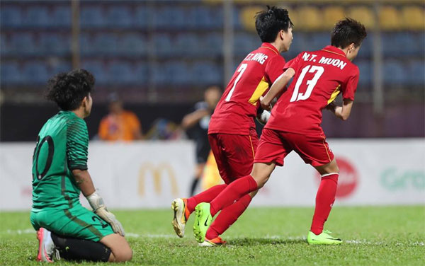 de bep malaysia viet nam vo dich bong da nu sea games