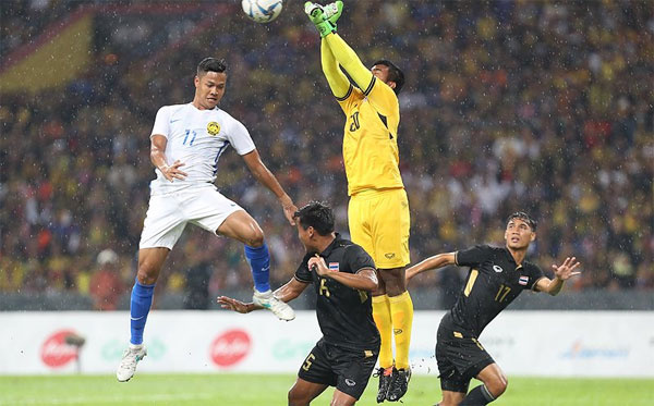 thu mon dam bong vao luoi nha malaysia nhin thai lan vo dich sea games