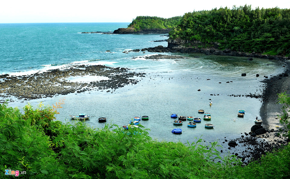 can canh hang loat mieng nui lua co o vung bien quang ngai