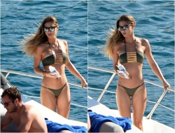 bo mario gotze tung loat anh bikini moi coong nong rat mat