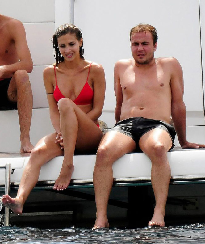 bo mario gotze tung loat anh bikini moi coong nong rat mat