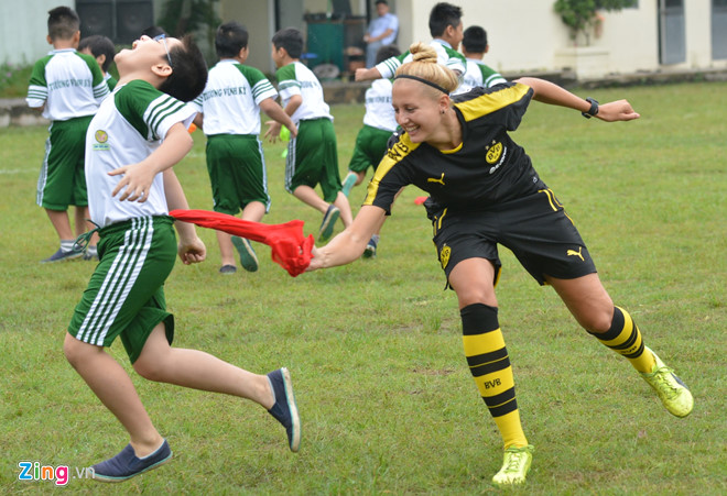 nu hlv dortmund chung toi san sang hop tac bong da voi viet nam