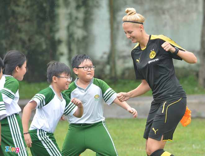 nu hlv dortmund chung toi san sang hop tac bong da voi viet nam