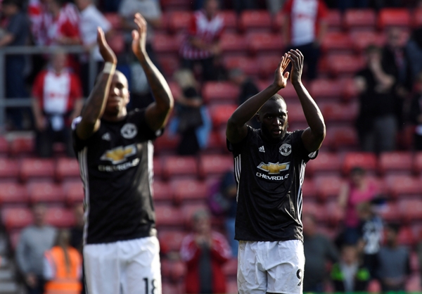 lukaku lap cong man utd nhoc nhan vuot ai southampton