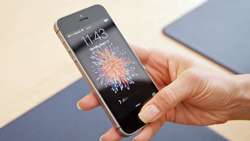 iphone 61 inch se la smartphone hap dan nhat cua apple
