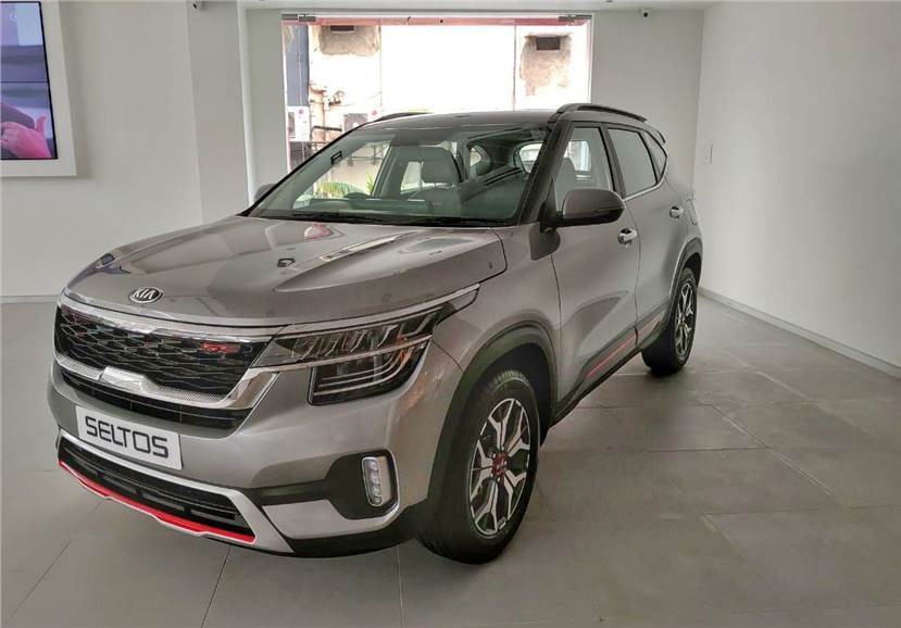 suv kia cao cap gia 551 trieu gay sot