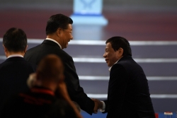 Tổng thống Duterte tiết lộ Trung Quốc đề nghị liên doanh dầu khí nếu Philippines lờ phán quyết Biển Đông