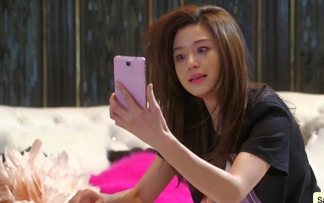 dan mat vao smartphone co the khien ban kho o