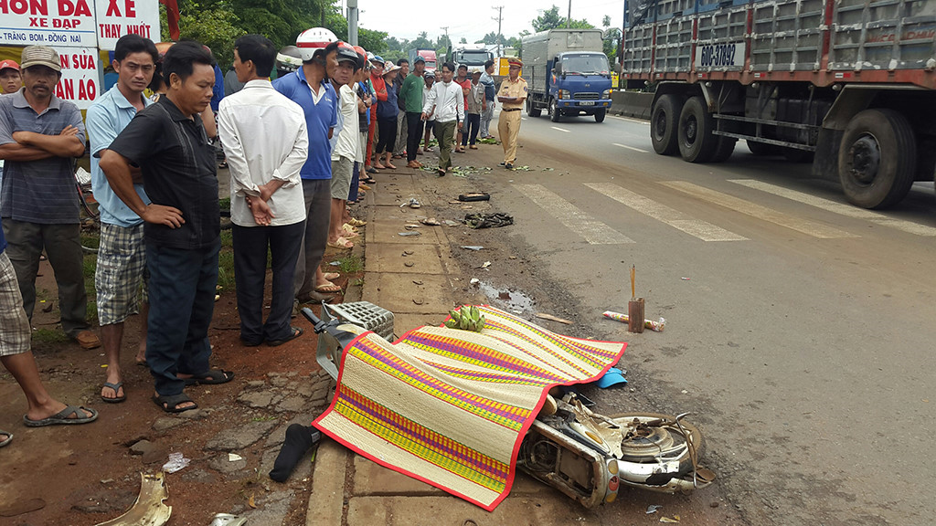 mot hoc sinh tu vong tai cho khi gap tai nan tren duong di hoc