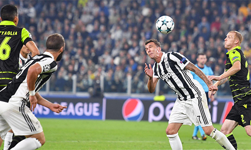 juventus thang chat vat de duy tri khoang cach voi barca