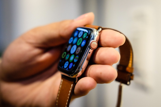 dong ho apple watch phien ban dat hon iphone xs max