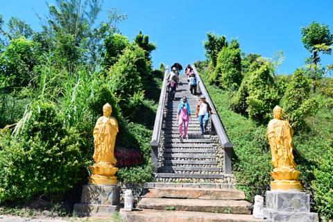 hoa binh xin xay khu tam linh khung tren dat lua