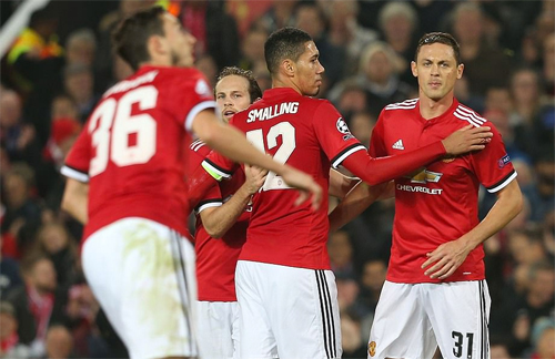 man utd thang nho phan luoi va phat den o champions league