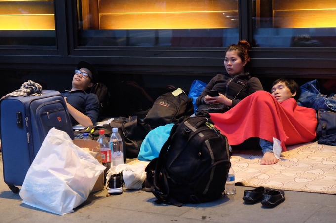 apple store singapore mo cua som vi nguoi mua iphone x qua dong