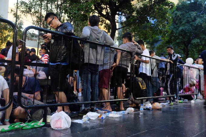 apple store singapore mo cua som vi nguoi mua iphone x qua dong