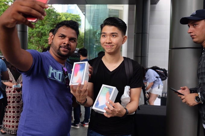 apple store singapore mo cua som vi nguoi mua iphone x qua dong