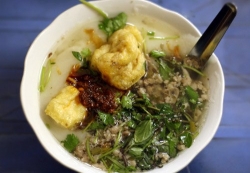 banh duc pho le co tham nien lau doi noi tieng o sai gon