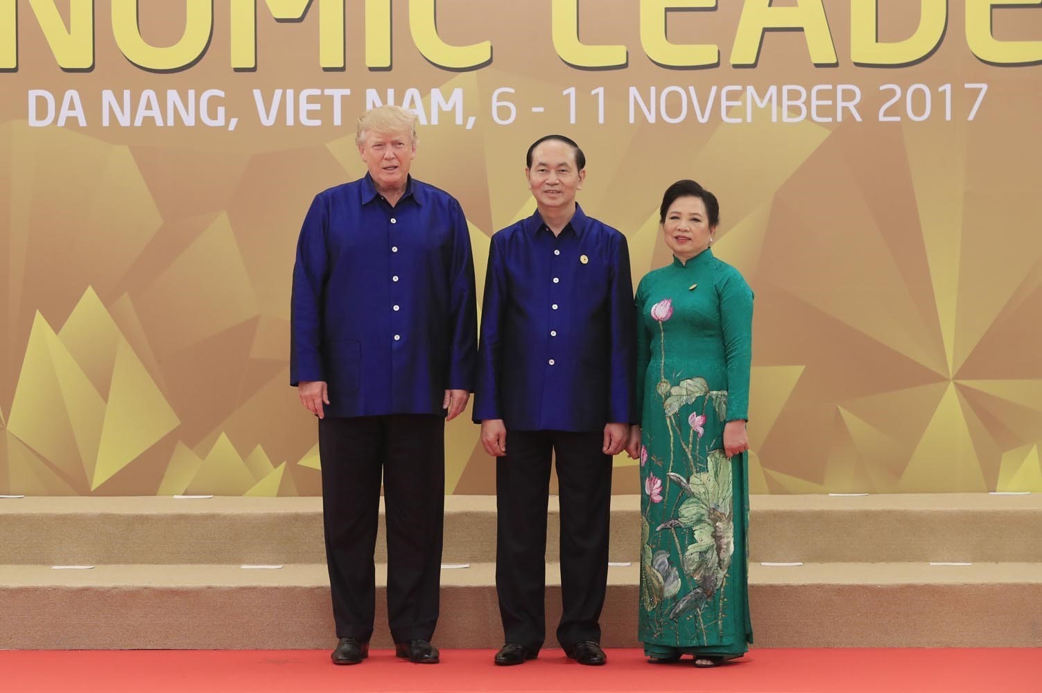 trang phuc apec viet nam chuyen bay gio moi ke