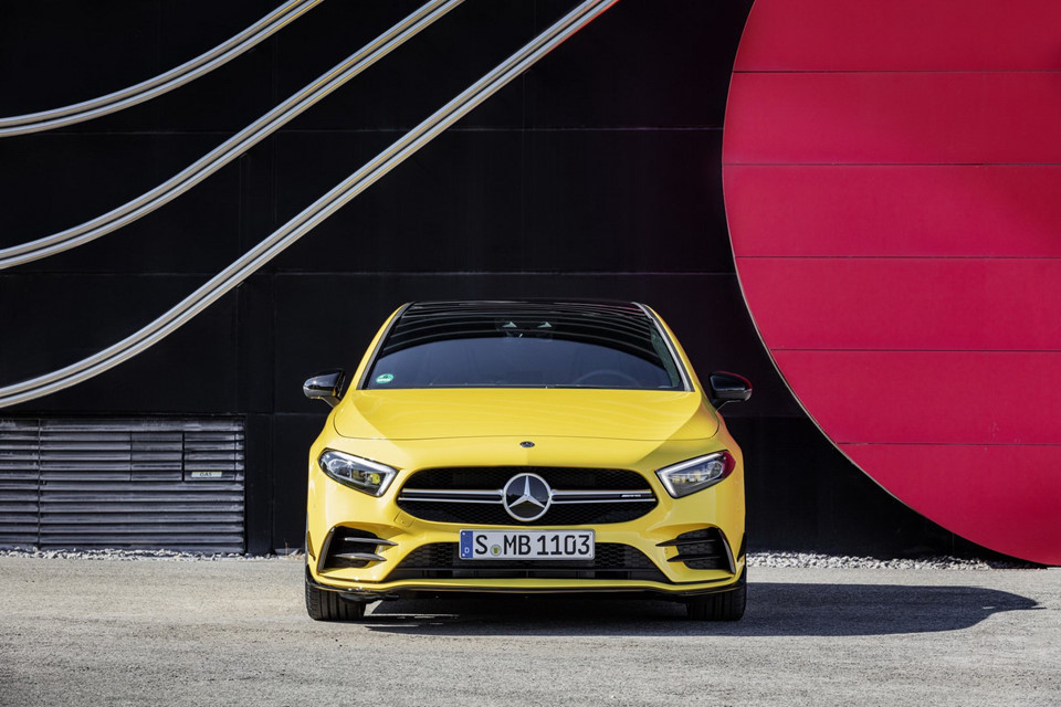 mercedes amg a35 ban ra vao thang 12 gia hon 54000 usd