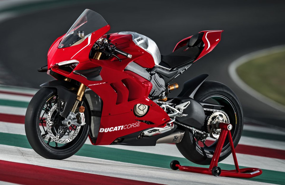 panigale v4 r sieu moto manh nhat cua ducati so huu canh gio