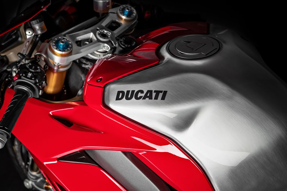 panigale v4 r sieu moto manh nhat cua ducati so huu canh gio