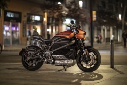 mo to dien harley davidson livewire 2020 gia dat ngang hyundai kona electric