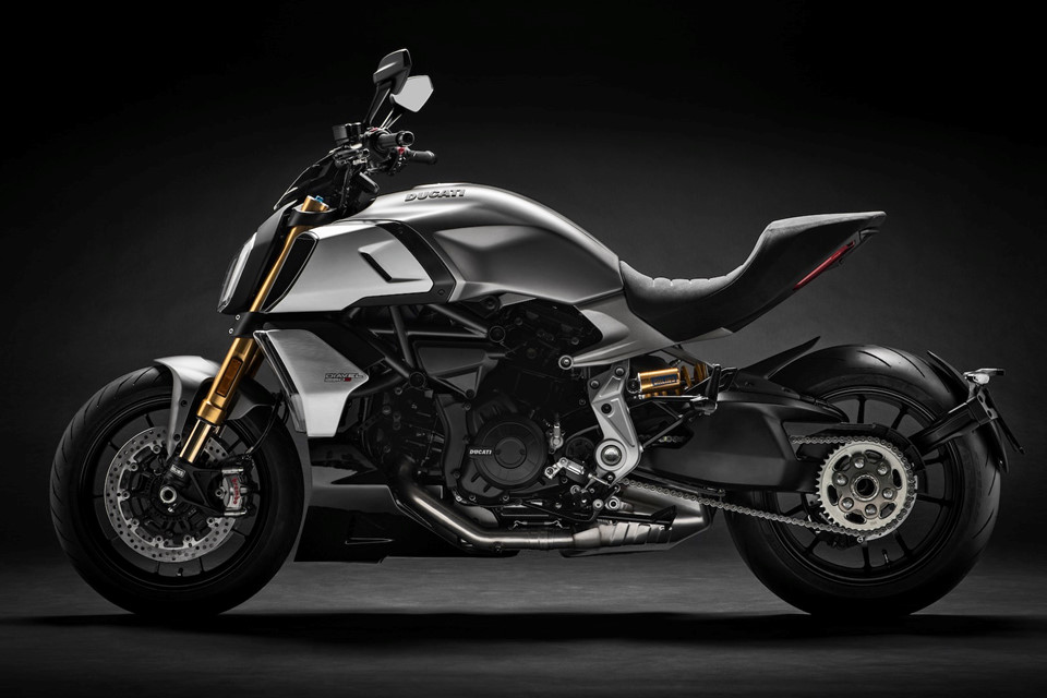 ducati diavel 1260 the he moi ra mat ham ho va hien dai hon