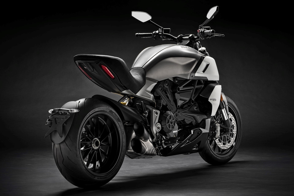 ducati diavel 1260 the he moi ra mat ham ho va hien dai hon