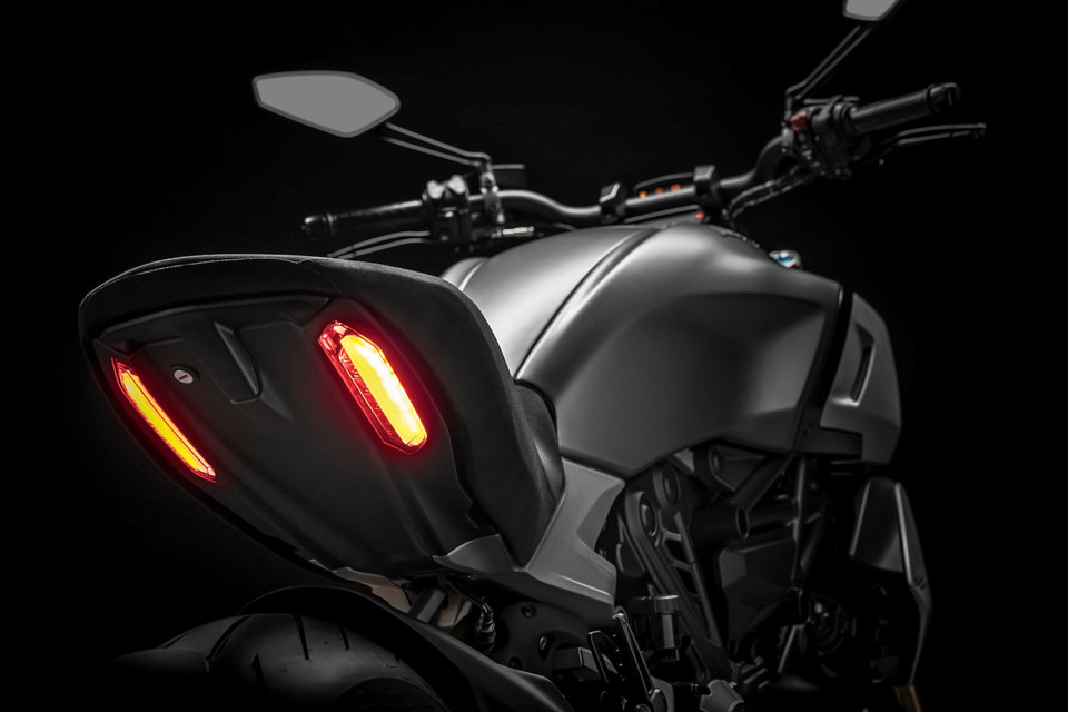 ducati diavel 1260 the he moi ra mat ham ho va hien dai hon