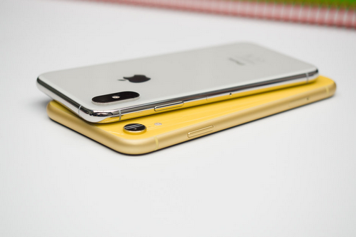 smartphone lam bang thep hay nhom ben hon