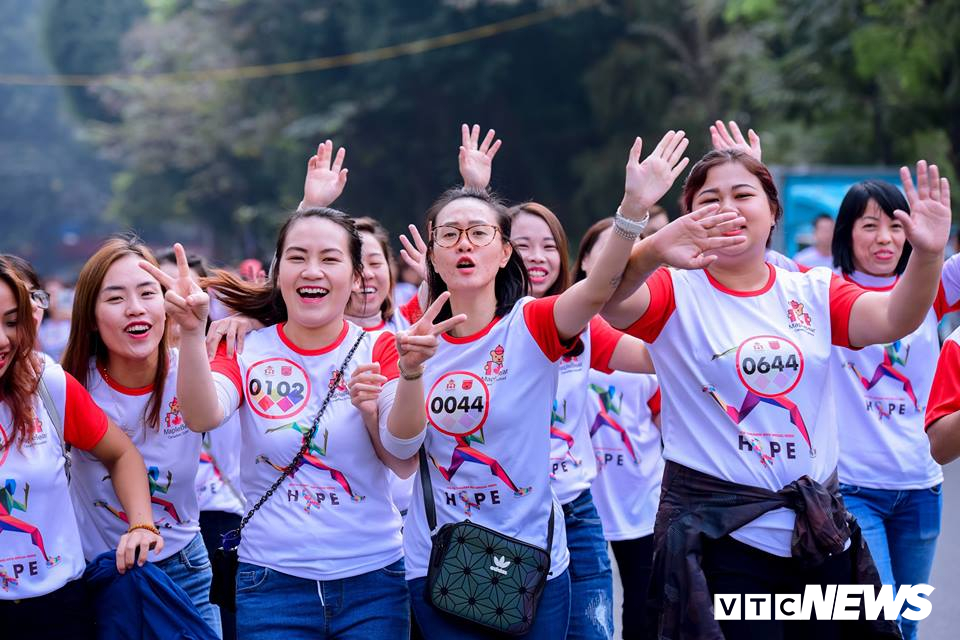 hang tram hoc sinh thu do hao huc chay vi benh nhan ung thu