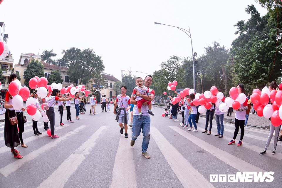 hang tram hoc sinh thu do hao huc chay vi benh nhan ung thu