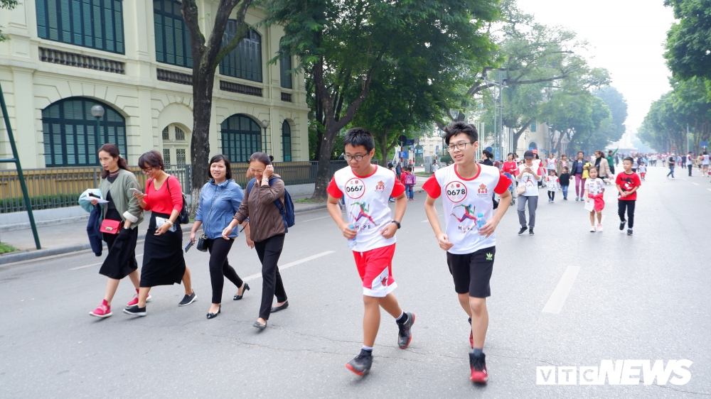 hang tram hoc sinh thu do hao huc chay vi benh nhan ung thu
