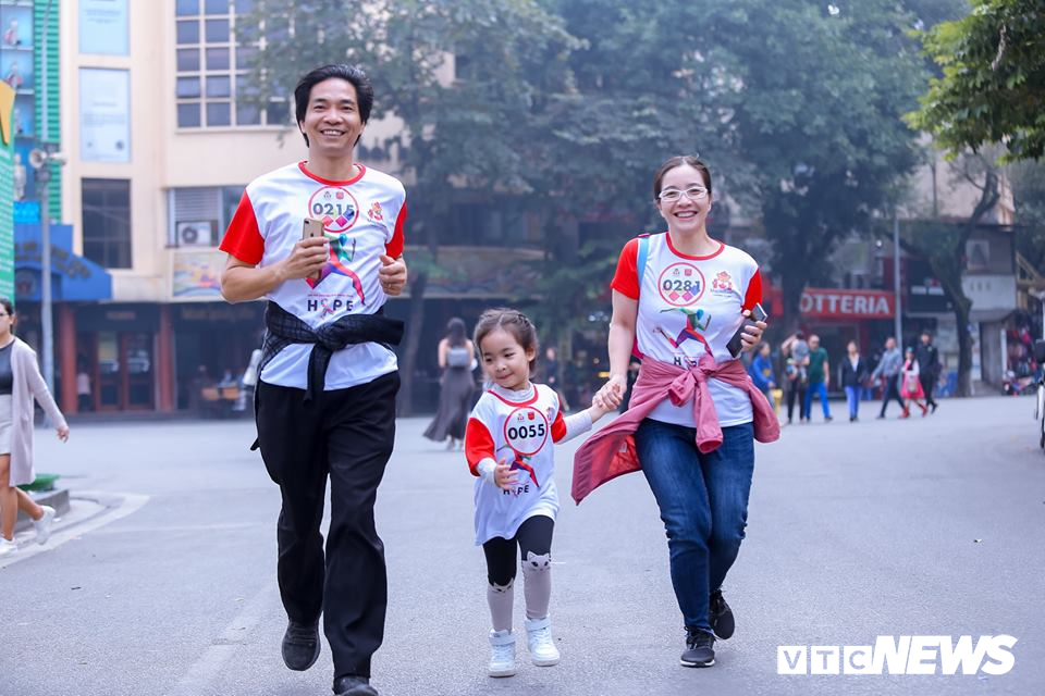 hang tram hoc sinh thu do hao huc chay vi benh nhan ung thu