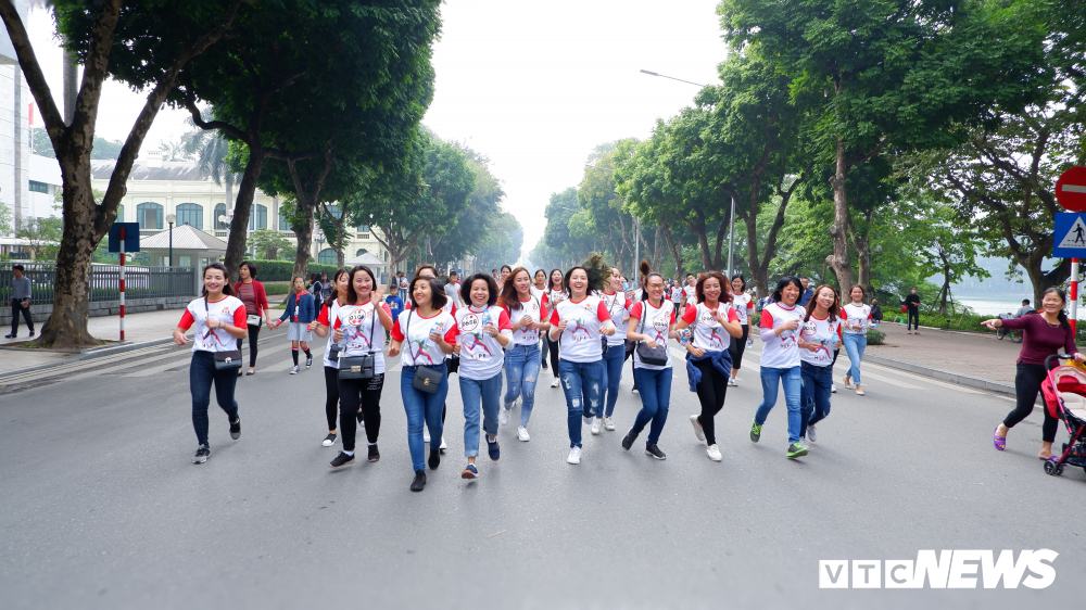 hang tram hoc sinh thu do hao huc chay vi benh nhan ung thu