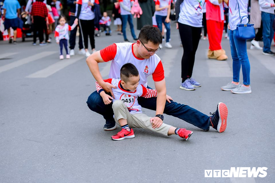 hang tram hoc sinh thu do hao huc chay vi benh nhan ung thu