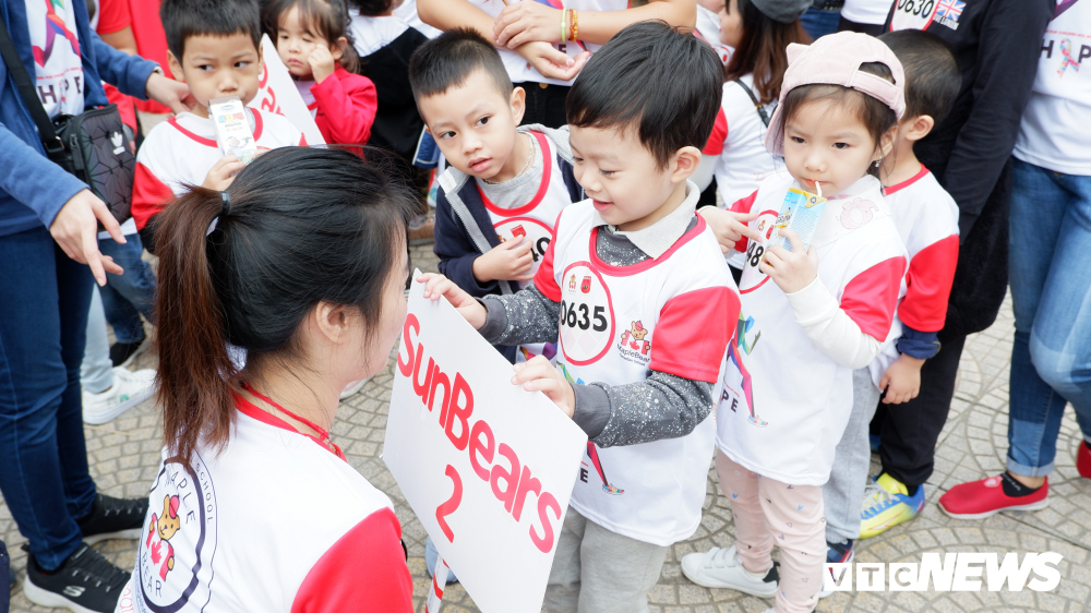 hang tram hoc sinh thu do hao huc chay vi benh nhan ung thu