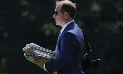 trump thich duoc khen giong vua nhac rock roll