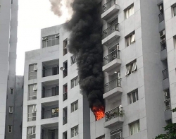 Cháy chung cư ở phố Mai Anh Tuấn