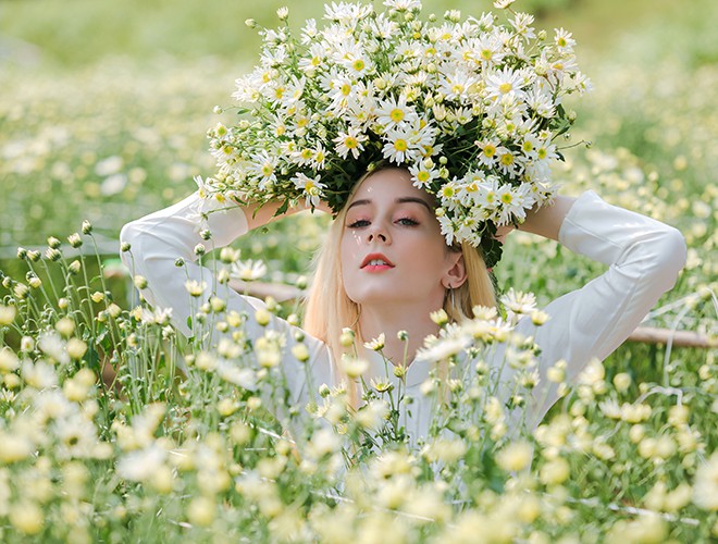 ngam nhung thieu nu nuoc ngoai thuot tha voi ta ao dai viet nam ben cuc hoa mi